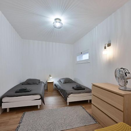 Aux Marches Du Palais - Ac Clim - Spacieux - Terrasse - Wifi Awinion Zewnętrze zdjęcie